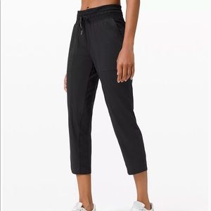 Lululemon Studio to Street Cropped Panda